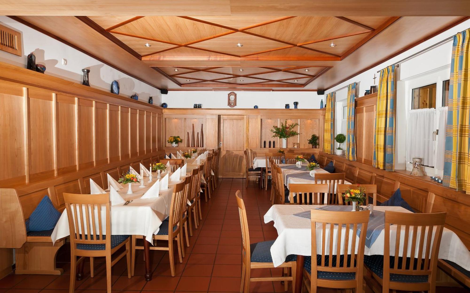 Hotel Gasthof Stocker Obertraubling Buitenkant foto