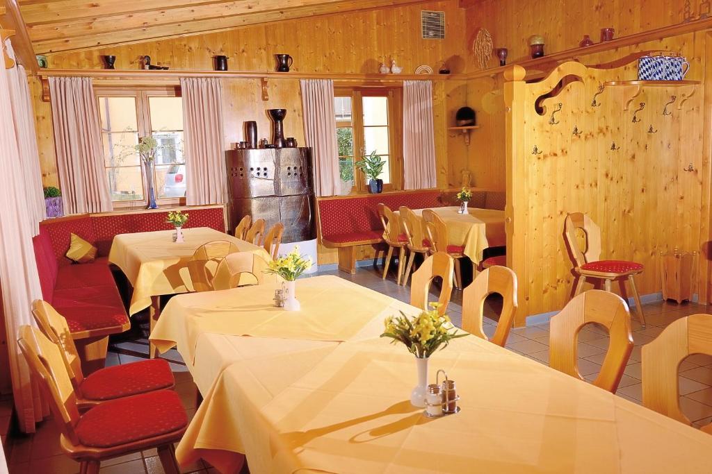 Hotel Gasthof Stocker Obertraubling Buitenkant foto