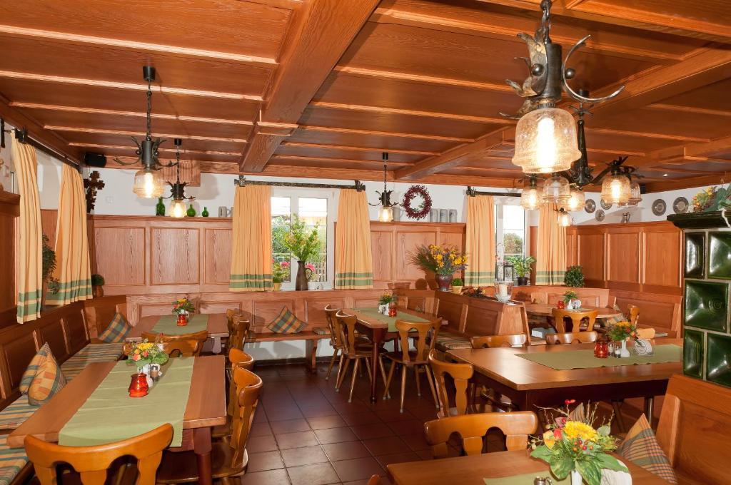 Hotel Gasthof Stocker Obertraubling Buitenkant foto